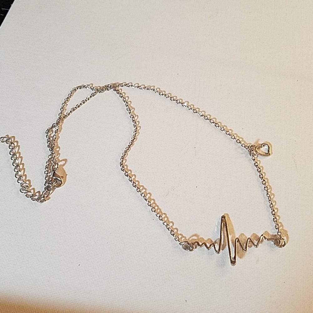 Medical Nurse Heartbeat Silver Tone Necklace 18 19$